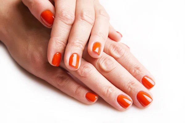 Vrouw Krijgt Nail Manicure Rode Nagellak — Stockfoto