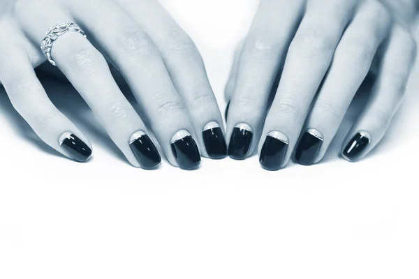 Рука Девушки Черными Ногтями Маникюра — стоковое фото