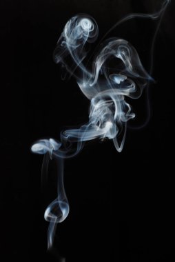  Mistik beyaz curve siyah arka plan üzerine duman