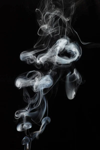 Таинственный Белый Дым Черном Фоне — стоковое фото