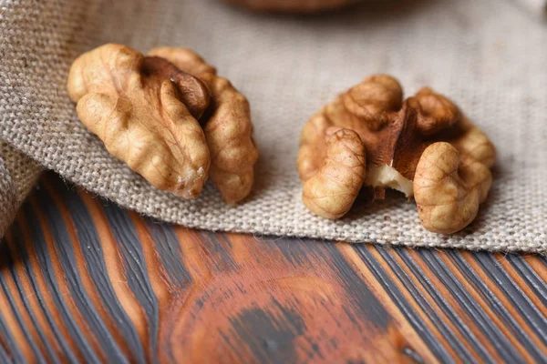 Walnuts Wooden Board Macro — Stock fotografie zdarma