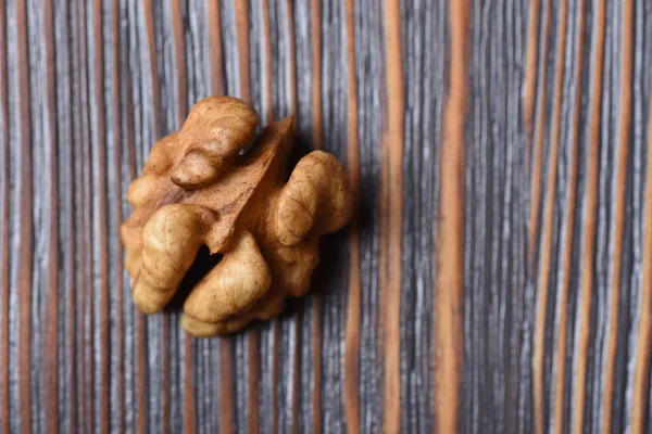 Walnuts Wooden Board Macro — Ücretsiz Stok Fotoğraf