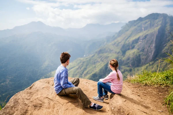 Kids Enjoying Breathtaking Views Mountains Tea Plantations Little Adams Peak — Stock Photo, Image