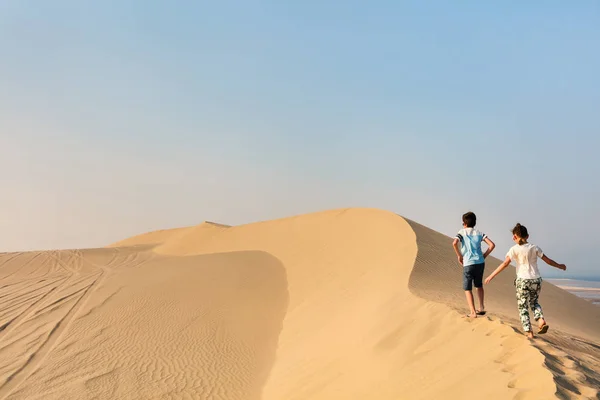 카타르 사막에서 언덕을 — 스톡 사진
