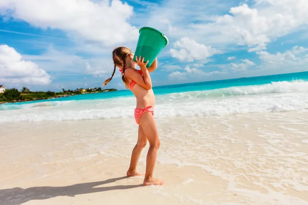 Adorabile Bambina Spiaggia Durante Vacanze Estive — Foto Stock