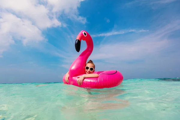 Adorable Petite Fille Plage Pendant Les Vacances Été — Photo