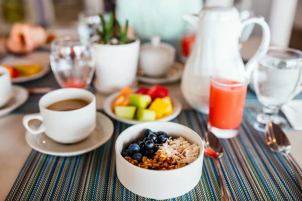 Υγιεινό Μπολ Πρωινού Σπιτικής Granola Από Διάφορα Είδη Δημητριακών Φρέσκα — Φωτογραφία Αρχείου