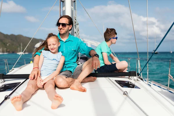 Father Kids Board Sailing Yacht Having Summer Travel Adventure — Stock Photo, Image