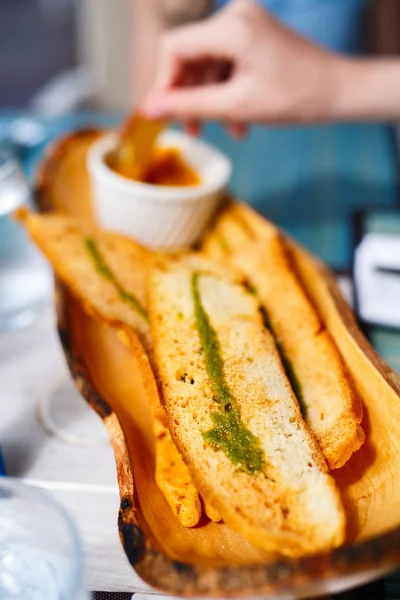 Crispy White Bread Baguette Topped Pesto Served Snack Appetizer Restaurant — Stock Photo, Image