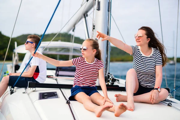 Mother Kids Board Sailing Yacht Having Summer Travel Adventure — Stock Photo, Image