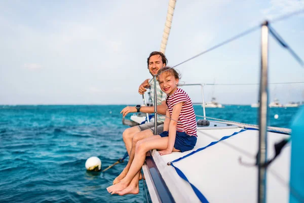 Father Daughter Board Sailing Yacht Enjoying Sunset — Stock Photo, Image