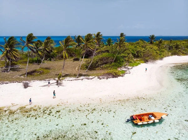 Tropik Adalar Tobago Cays Turkuaz Karayip Denizinde Vincent Grenadinler Çocuklu — Stok fotoğraf