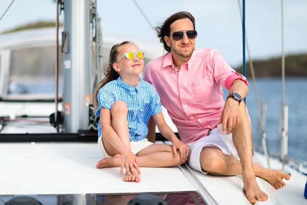 Father Daughter Board Sailing Yacht Having Summer Travel Adventure — Stock Photo, Image