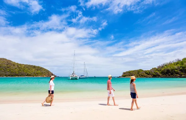 Vacances Avec Mère Les Enfants Plage Tropicale Sur Île Mayreau — Photo