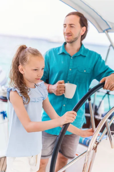 Father Daughter Board Sailing Yacht Having Summer Travel Adventure — Stock Photo, Image