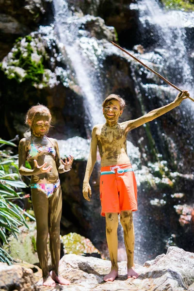 Kids Brother Sister Covered Mud Front Beautiful Waterfall Traditional Tourist — Stock Photo, Image
