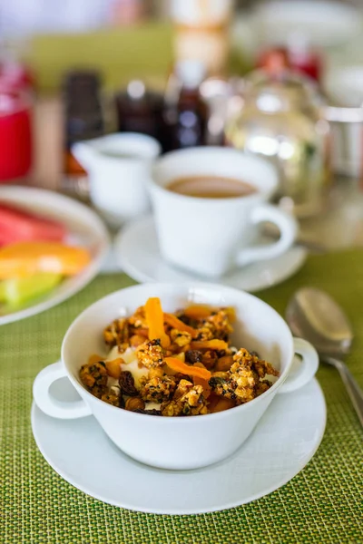 Gesunde Frühstücksschale Mit Hausgemachtem Müsli Aus Verschiedenen Getreidesorten Und Nüssen — Stockfoto