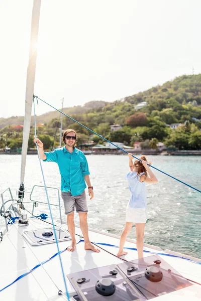 Father Daughter Board Sailing Yacht Having Summer Travel Adventure — Stock Photo, Image