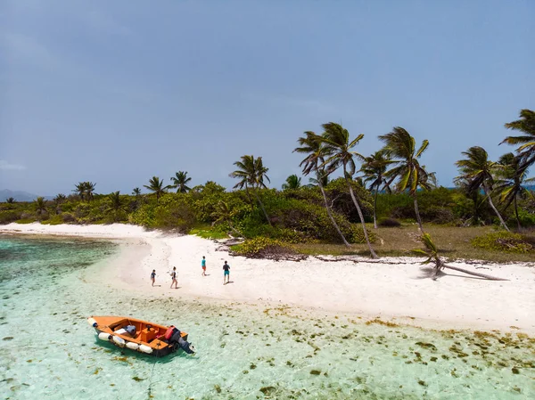 Widok Anteny Drone Petit Tabac Tropikalnej Wyspie Turkusowe Wody Morza — Zdjęcie stockowe
