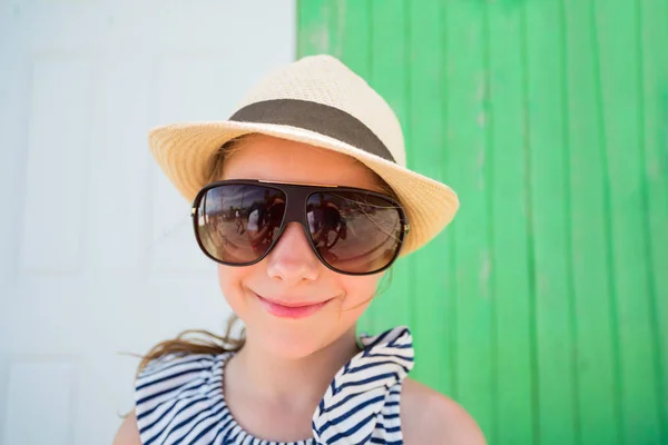 Funny Portrait Little Girl Wearing Sun Glasses Straw Hat Outdoors — Stock Photo, Image
