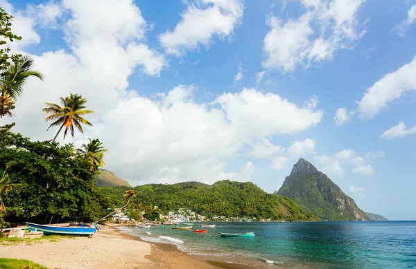 Idylické Tropické Pláže Výhledem Pohoří Piton Saint Lucia Karibiku — Stock fotografie