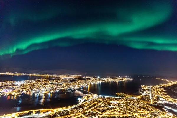 Increíbles Luces Boreales Aurora Boreal Actividad Por Encima Ciudad Tromso — Foto de Stock