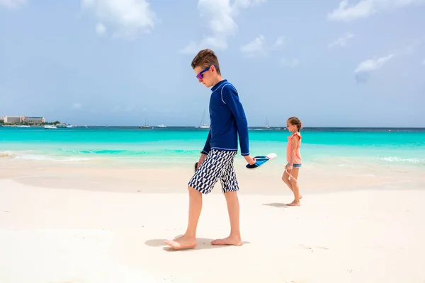 Hermano Hermana Playa Tropical Durante Las Vacaciones Verano —  Fotos de Stock