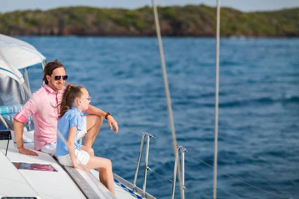 Father Daughter Board Sailing Yacht Having Summer Travel Adventure — Stock Photo, Image