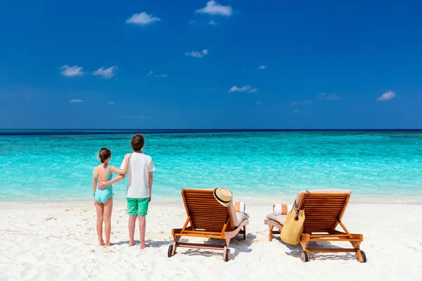 Crianças Irmão Siter Uma Praia Tropical Durante Férias Verão Imagens Royalty-Free
