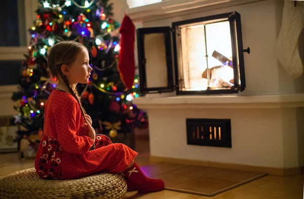 Adorable Little Kids Sitting Fireplace Home Christmas Eve — Stock Photo, Image