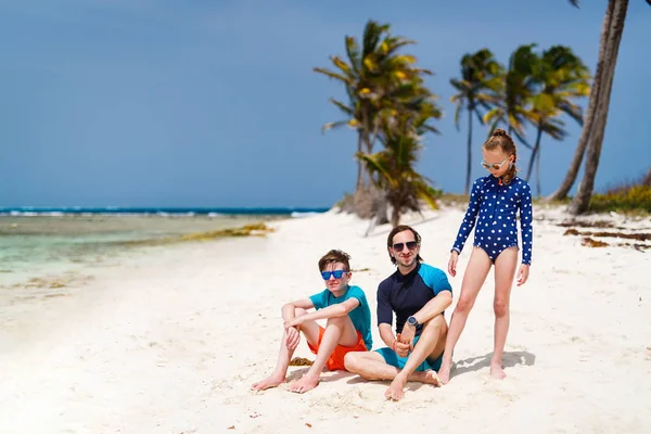 Father Kids Enjoying Beach Vacation Tropical Island — Stock Photo, Image