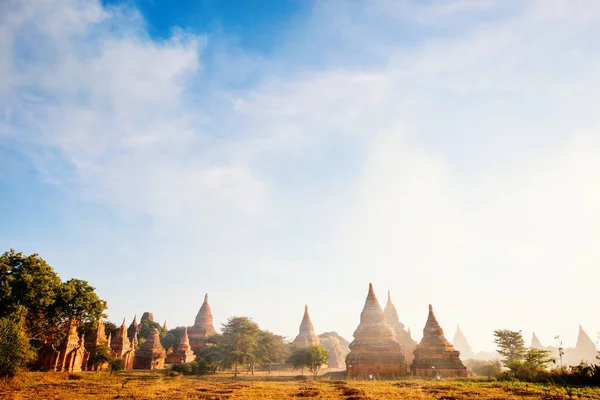 Потрясающий Вид Ландшафт Тысячами Исторических Буддийских Пагод Ступей Баган Мьянме — стоковое фото
