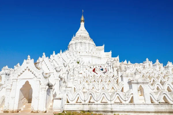 Famille Père Enfants Profitant Visite Belle Pagode Blanche Hsinbyume Mingun — Photo