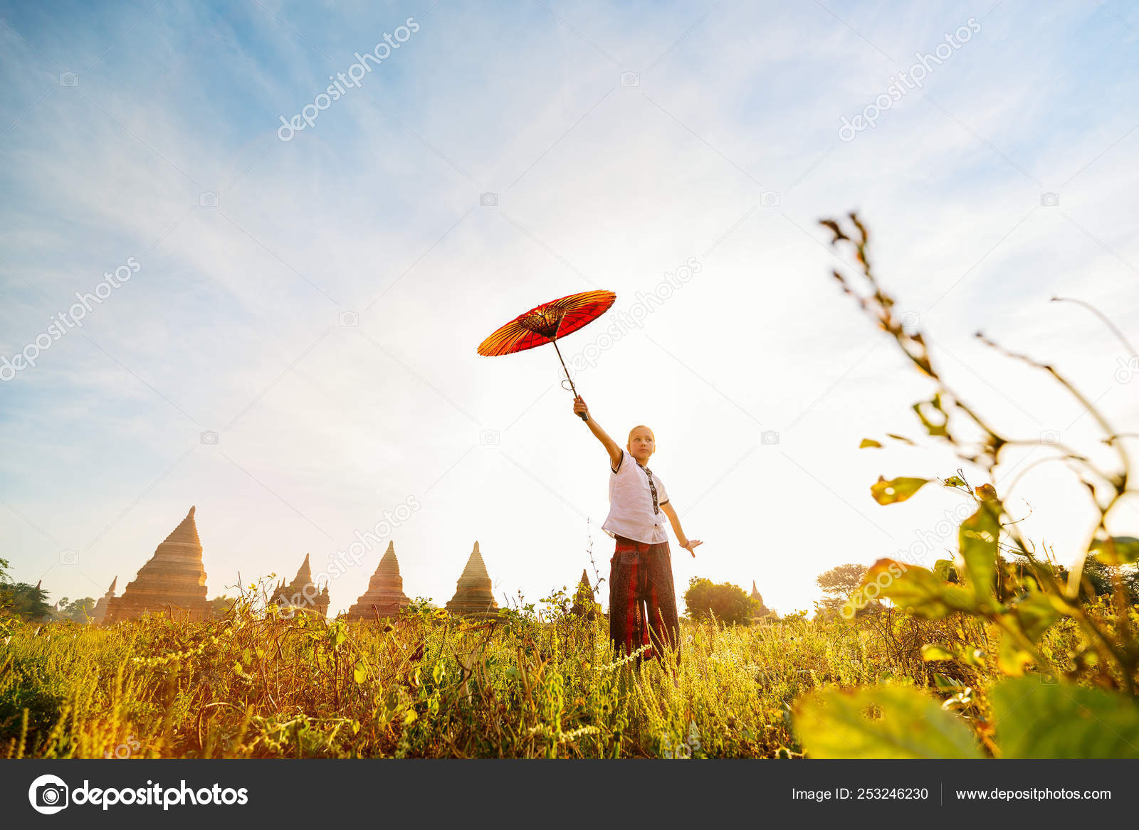 depositphotos_253246230-stock-photo-young-girl-traditional-burmese-parasol.jpg