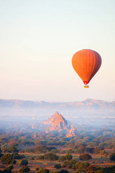 Stunning Landscape View Hot Air Balloons Fly Thousands Ancient Pagodas — Stock Photo, Image