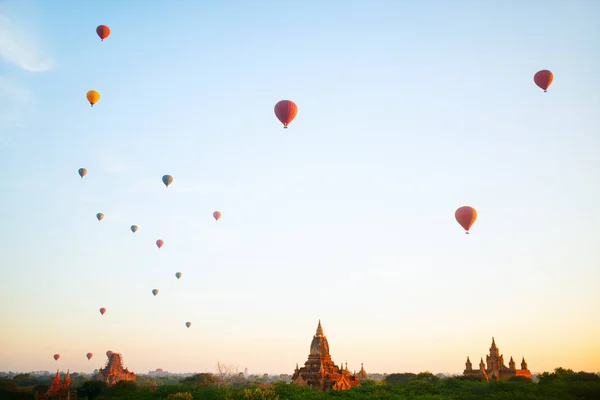 Stunning Landscape View Hot Air Balloons Fly Thousands Ancient Pagodas — Stock Photo, Image