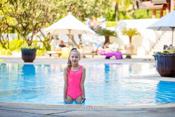 Adorable Niña Piscina Durante Las Vacaciones Verano —  Fotos de Stock