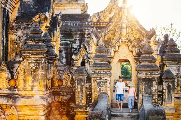 Barn Bror Och Syster Besöka Antika Maha Aung Svens Bonzan — Stockfoto