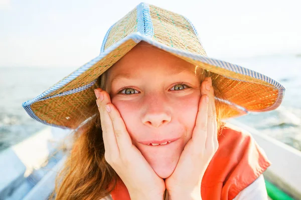 Casual Portrait Little Girl Outdoors Summer Day — Stock Photo, Image