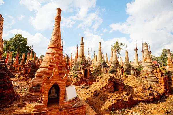 Shwe Indein Pagoda Asırlık Stupas Myanmar Inle Gölü Yakınındaki Hundrets — Stok fotoğraf