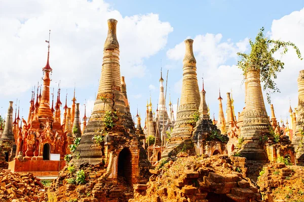 Shwe Indein Pagoda Hundrets Centuries Old Stupas Lake Inle Myanmar — Stock Photo, Image