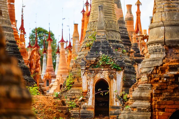 Shwe Indein Pagoda Med Hundrets Månghundraåriga Stupas Nära Sjön Inle — Stockfoto