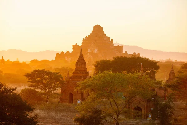 Coucher Soleil Pittoresque Avec Des Milliers Temples Stupas Bouddhistes Historiques — Photo