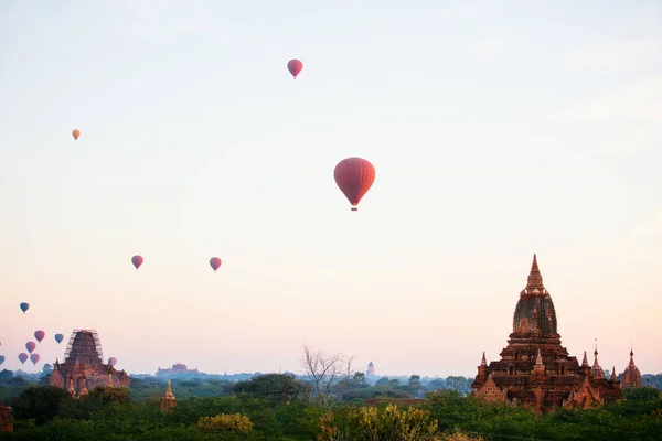 Stunning Landscape View Hot Air Balloons Fly Thousands Ancient Pagodas — Stock Photo, Image
