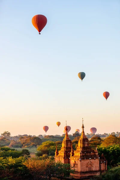 Stunning Landscape View Hot Air Balloons Fly Thousands Ancient Pagodas — Stock Photo, Image