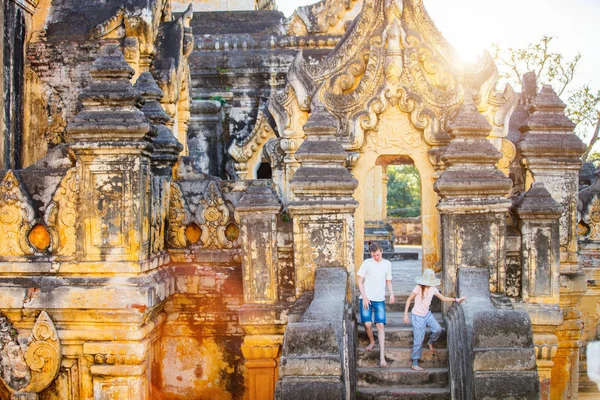 Barn Bror Och Syster Besöka Antika Maha Aung Svens Bonzan — Stockfoto