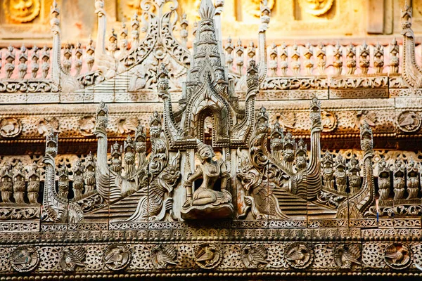 Drewniane Rzeźby Zabytkowy Klasztor Buddyjski Shwenandaw Położony Mandalaj Myanmar — Zdjęcie stockowe