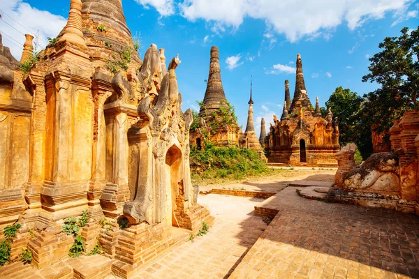 Shwe Indein Pagoda Med Hundrets Månghundraåriga Stupas Nära Sjön Inle — Stockfoto