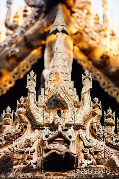 Sculture Legno Dello Storico Monastero Buddista Shwenandaw Situato Mandalay Myanmar — Foto Stock