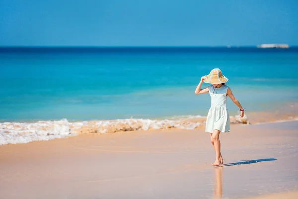 Menina Adorável Praia Ngapali Myanmar Durante Férias Verão — Fotografia de Stock